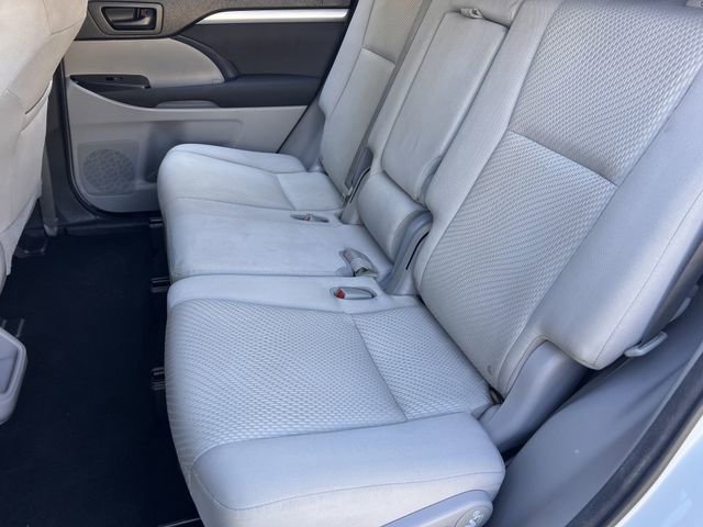 Used 2016 Toyota Highlander LE image 18