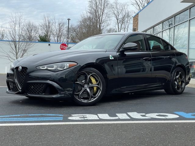 Used 2024 Alfa Romeo Giulia Quadrifoglio image 8
