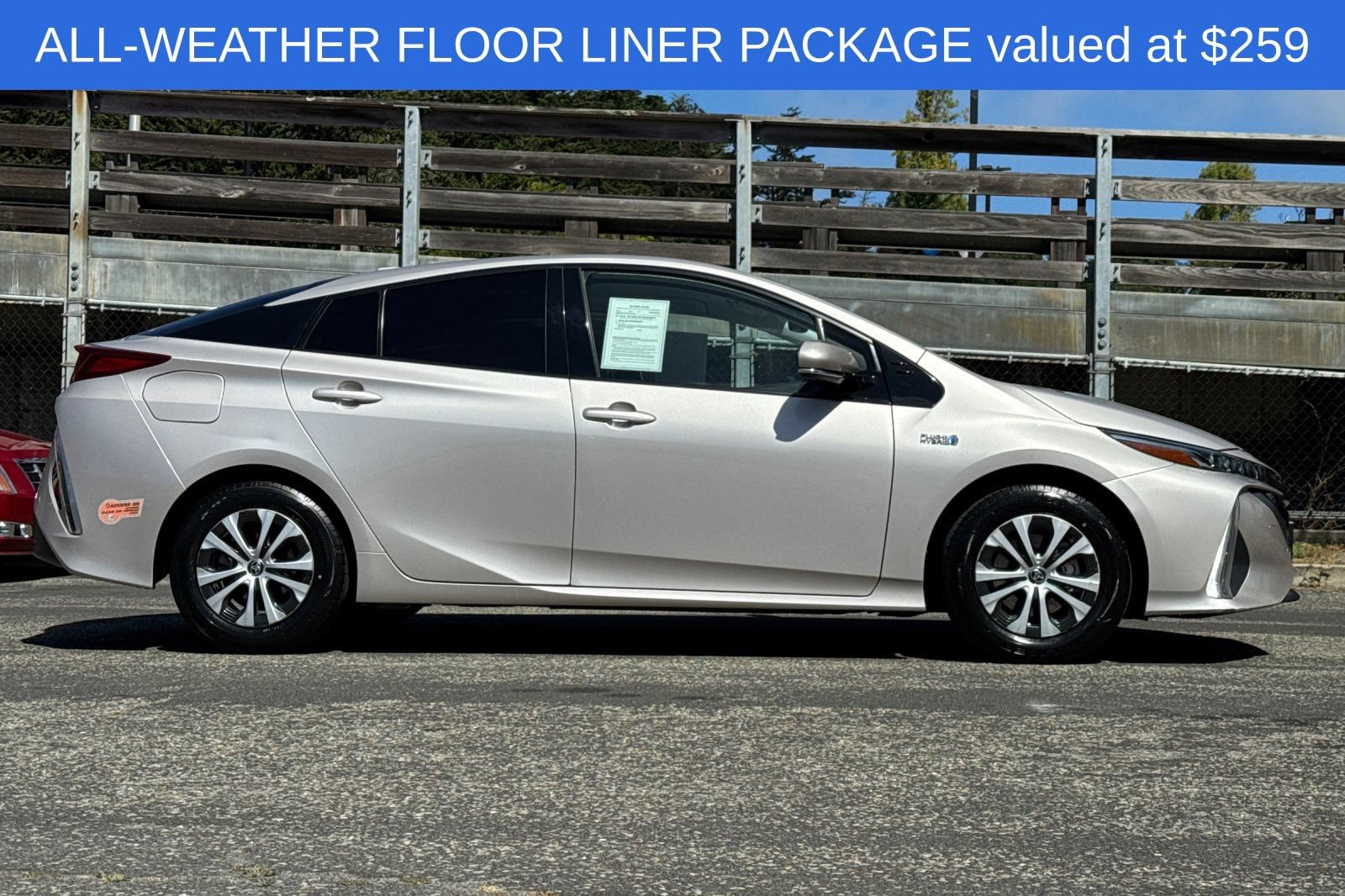 Used 2020 Toyota Prius Prime XLE FWD image 3