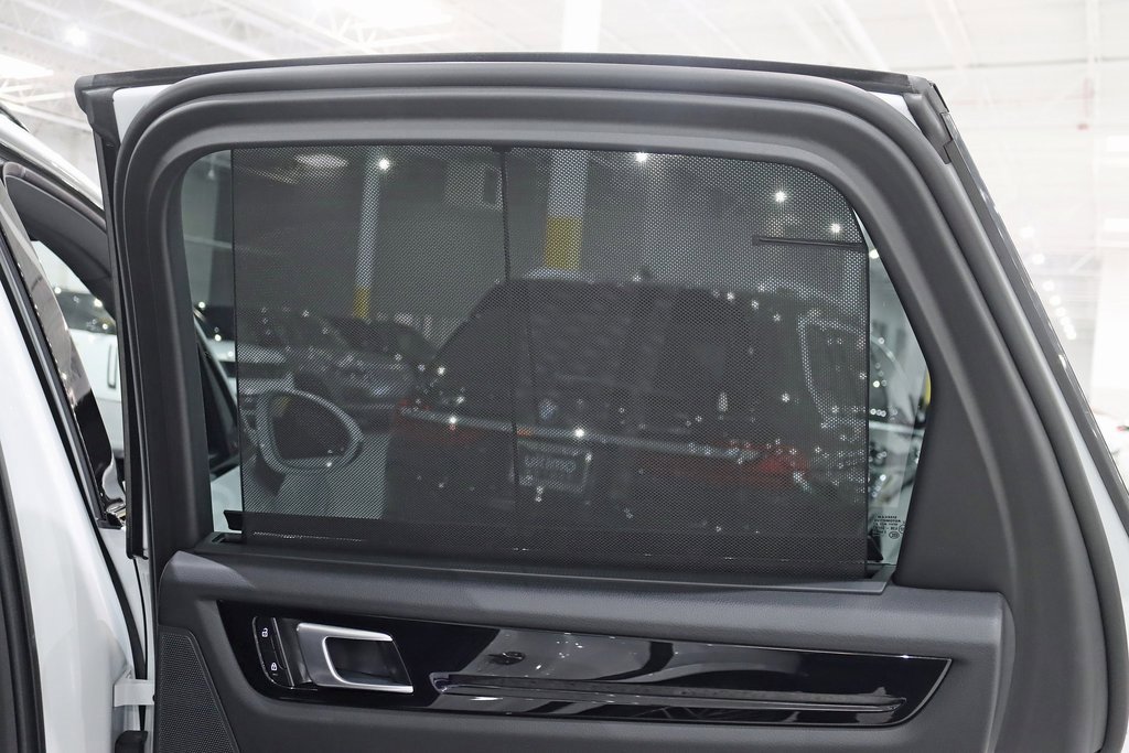 Used 2022 Porsche Cayenne Platinum Edition image 39