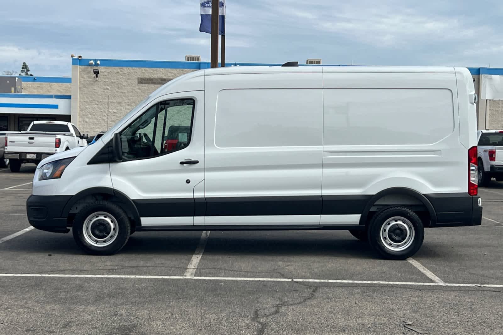 New 2026 Ford Transit 250 148 Medium Roof w/ Load Area Protection Package image 5