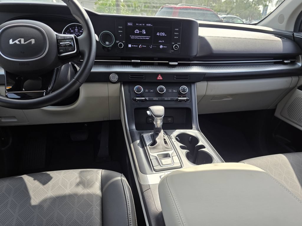 Used 2022 Kia Carnival LX FWD image 13