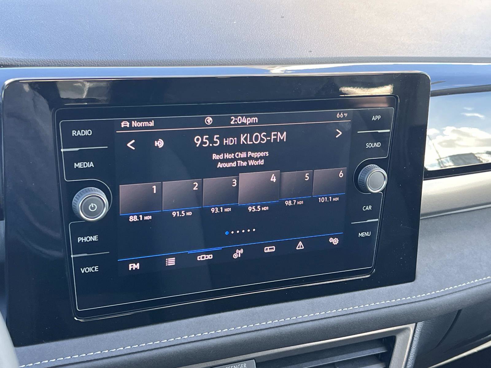 New 2026 Volkswagen Taos SE image 12