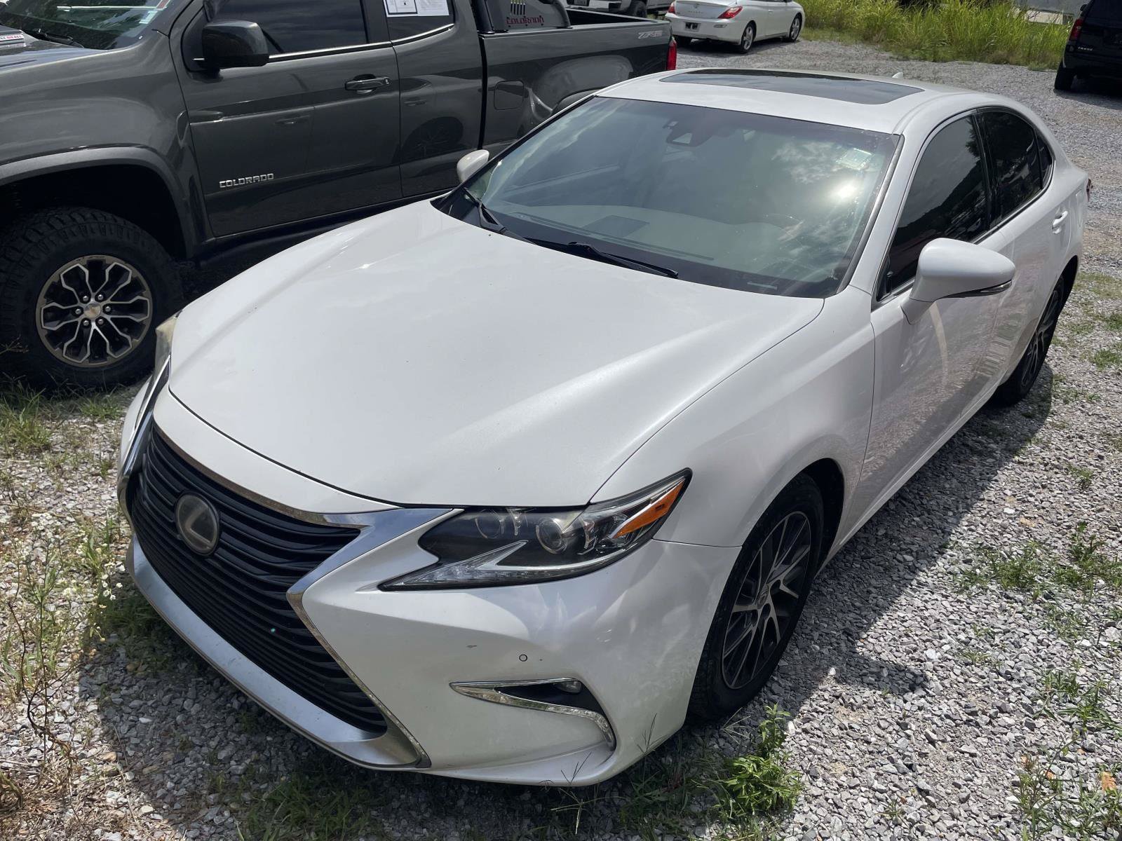 Used 2016 Lexus ES 350 w/ Luxury Package w/Wood Trim FWD image 3