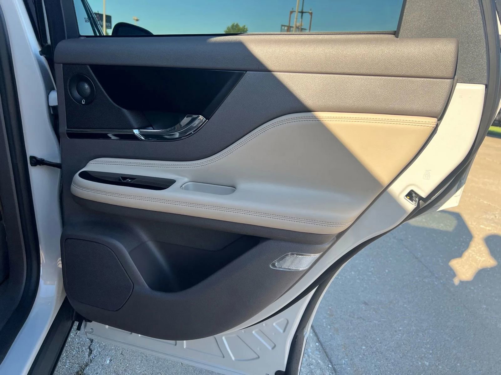 Used 2021 Lincoln Corsair Reserve w/ Equipment Group 201A image 18