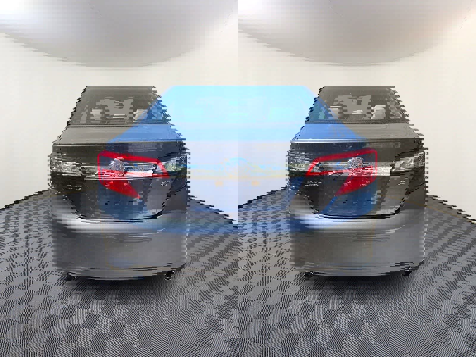 Used 2014 Toyota Camry XLE FWD image 7