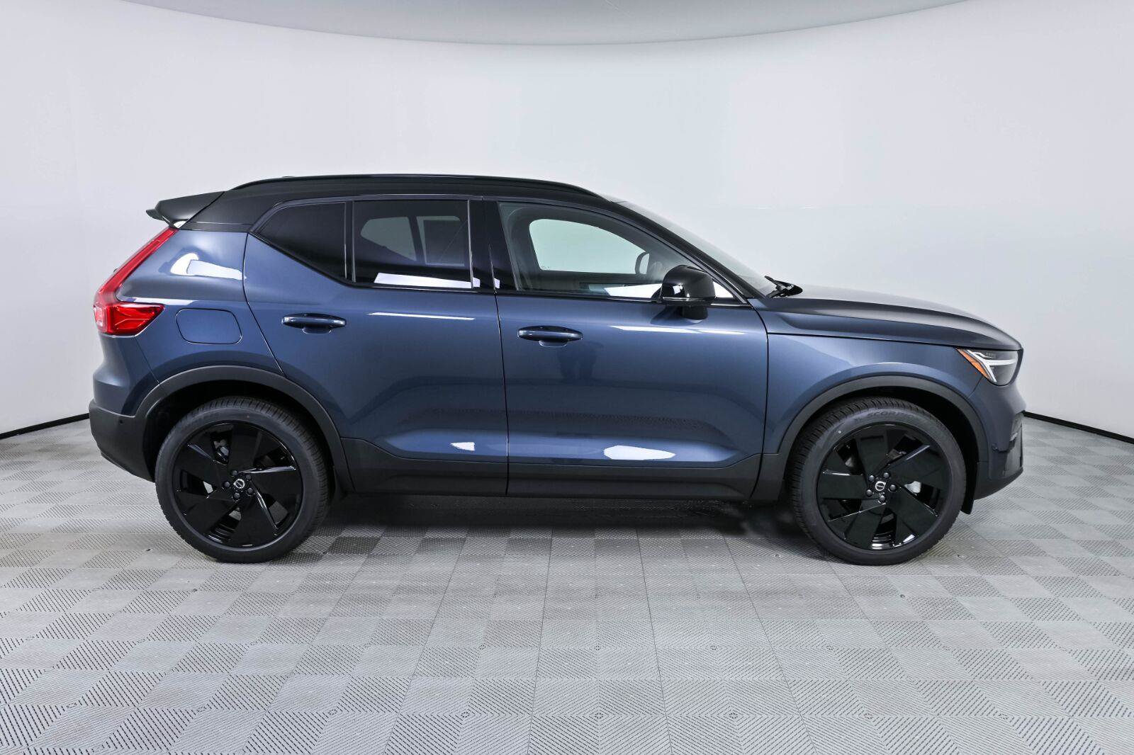 New 2026 Volvo XC40 B5 Ultra w/ Protection Package Premier AWD/4WD image 27
