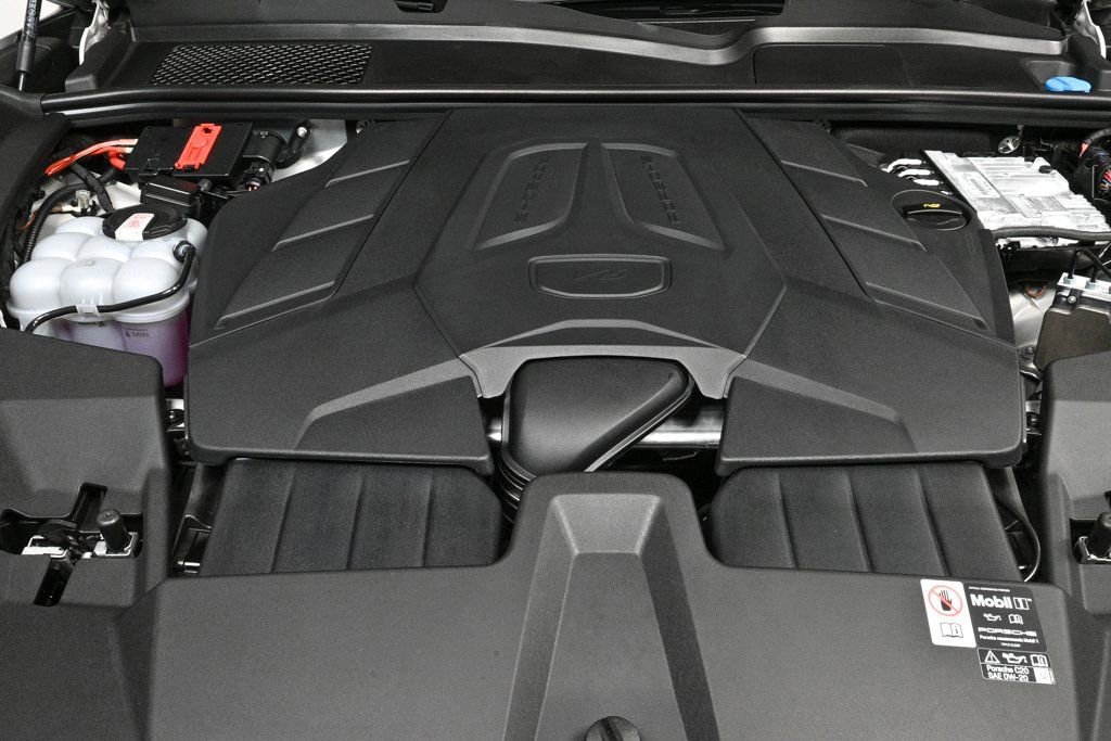 Certified 2026 Porsche Cayenne Coupe AWD/4WD image 35