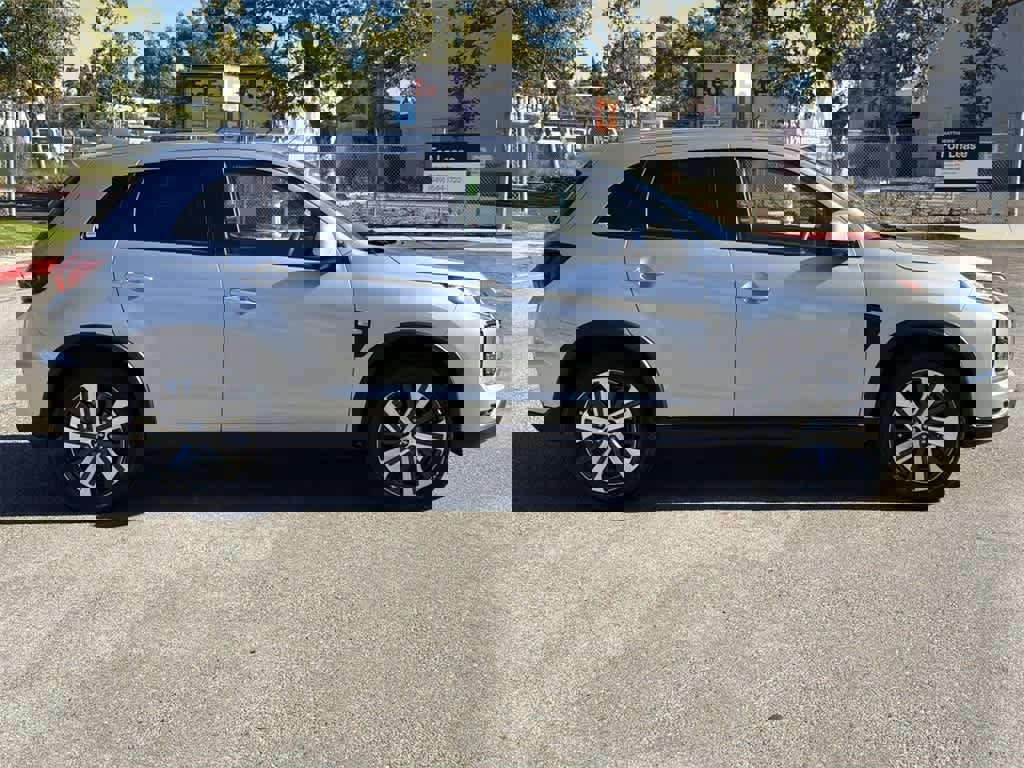 Used 2025 Mitsubishi Outlander Sport ES image 3