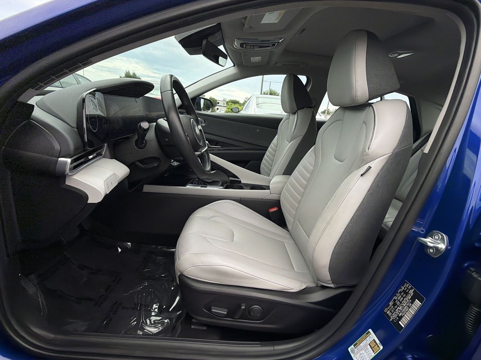 Certified 2024 Hyundai Elantra Limited FWD image 13