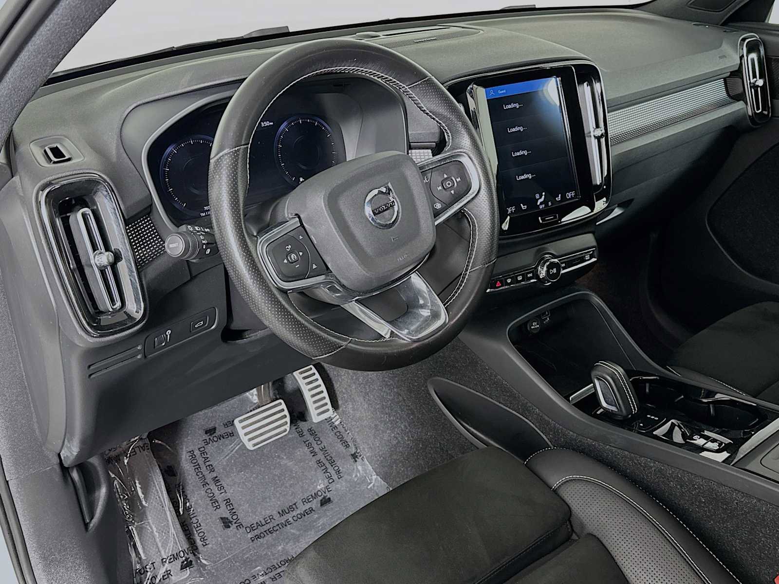 Used 2021 Volvo XC40 T5 R-Design image 9