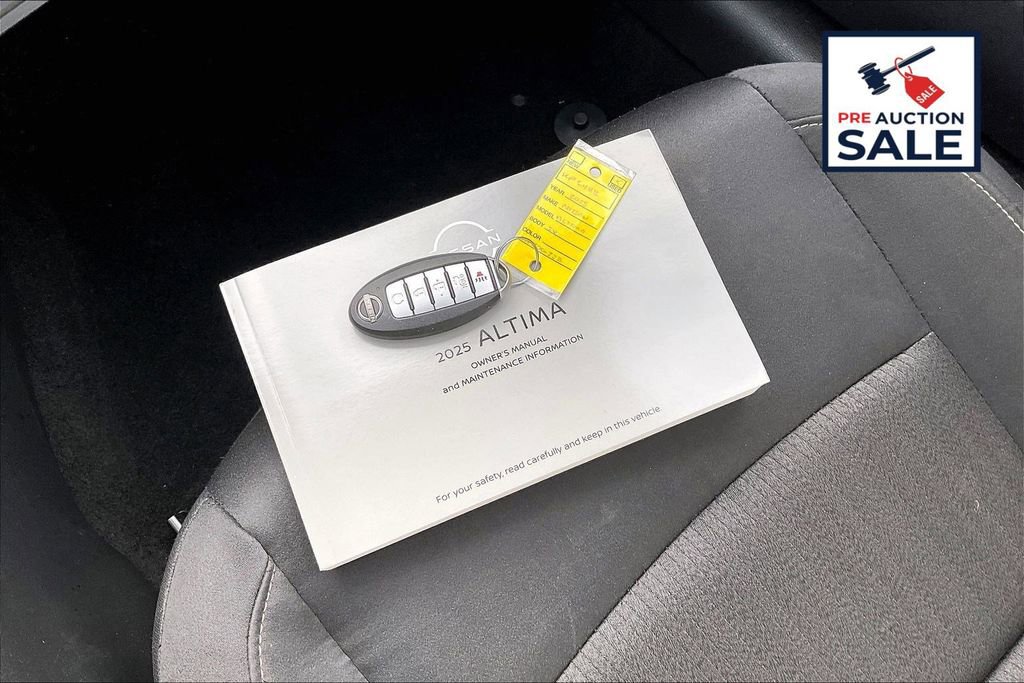 Used 2025 Nissan Altima 2.5 SV image 10