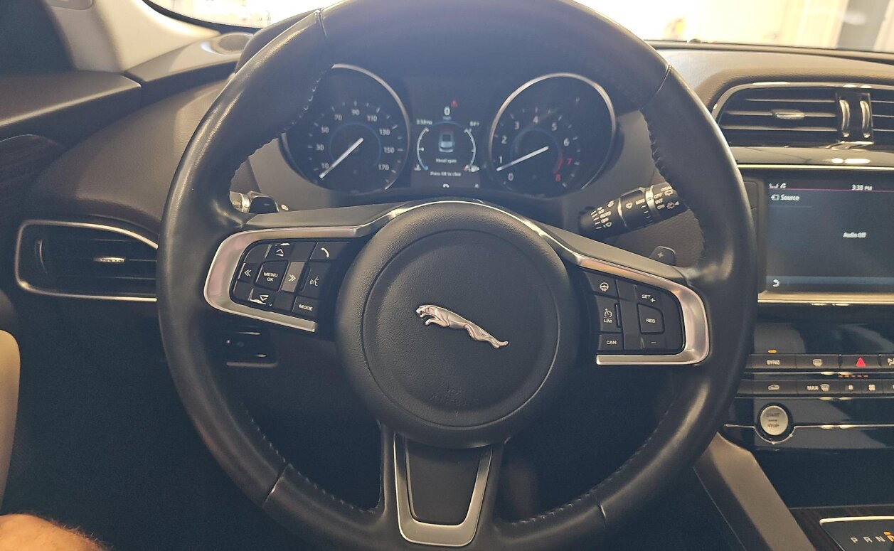 Used 2018 Jaguar F-PACE Prestige AWD/4WD image 10