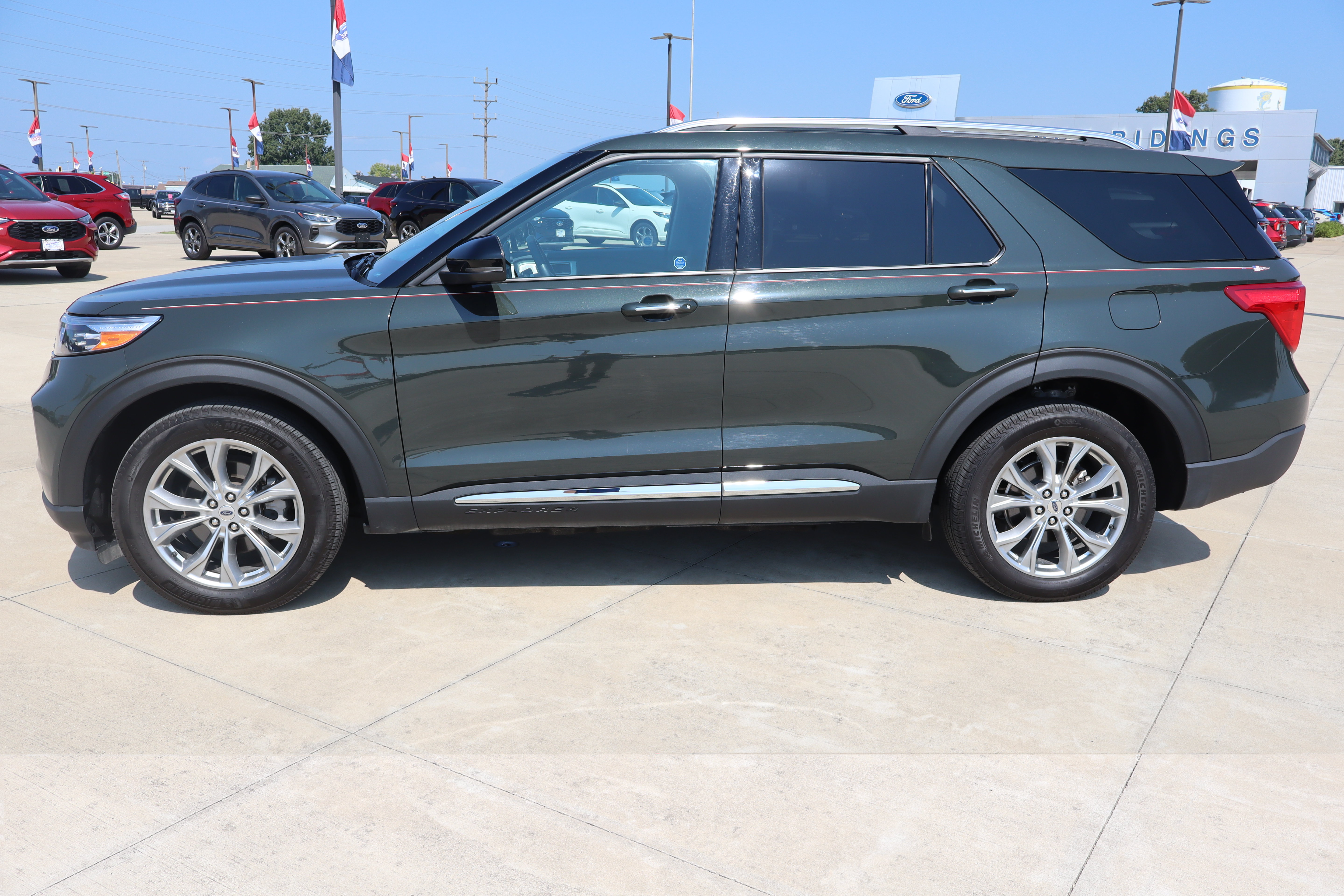 Used 2024 Ford Explorer Limited w/ Limited Technology Package AWD/4WD image 8