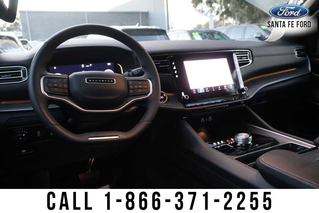 Used 2024 Jeep Wagoneer L Series II w/ Flexible Seating Group AWD/4WD image 15