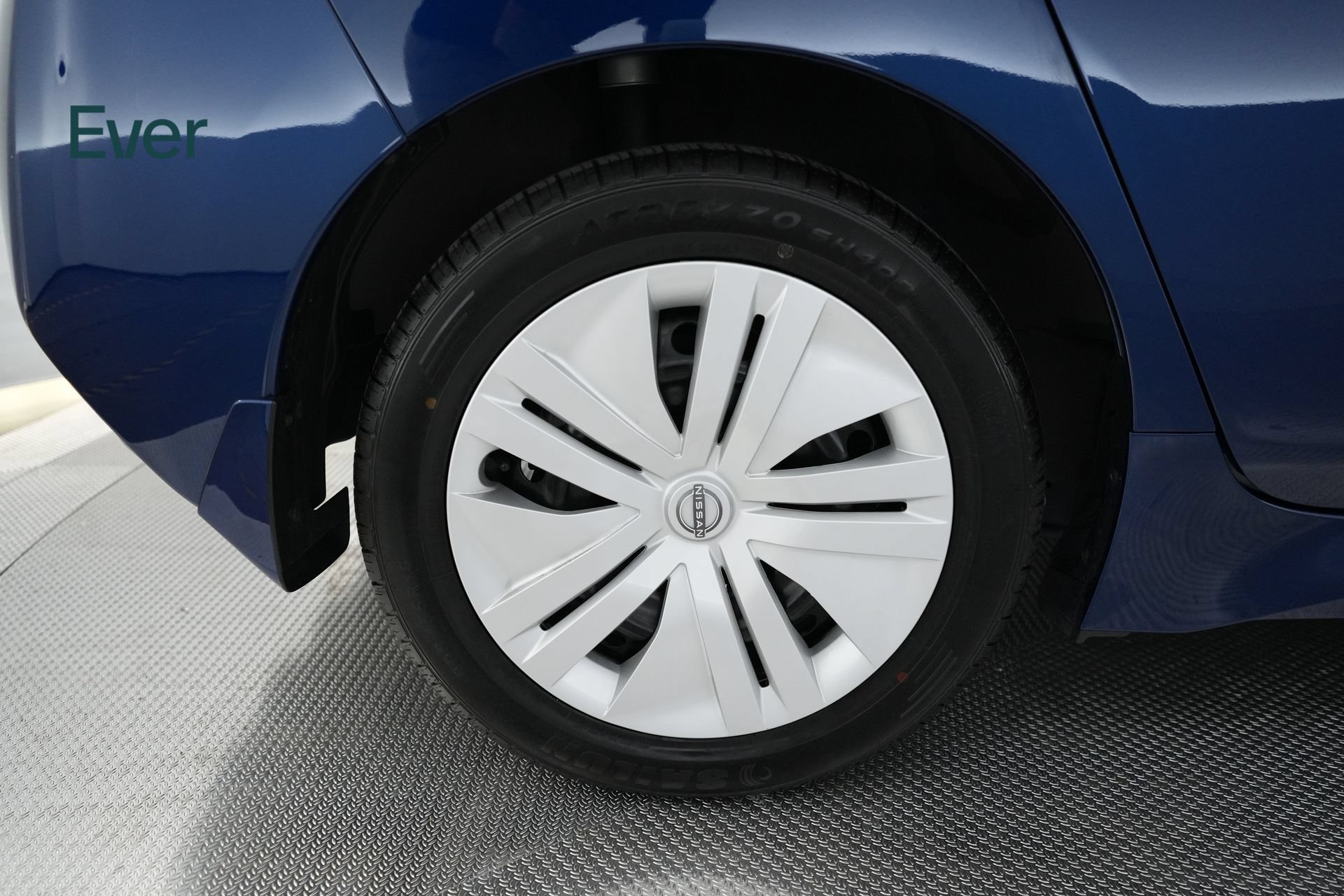 Used 2025 Nissan Leaf S FWD image 9
