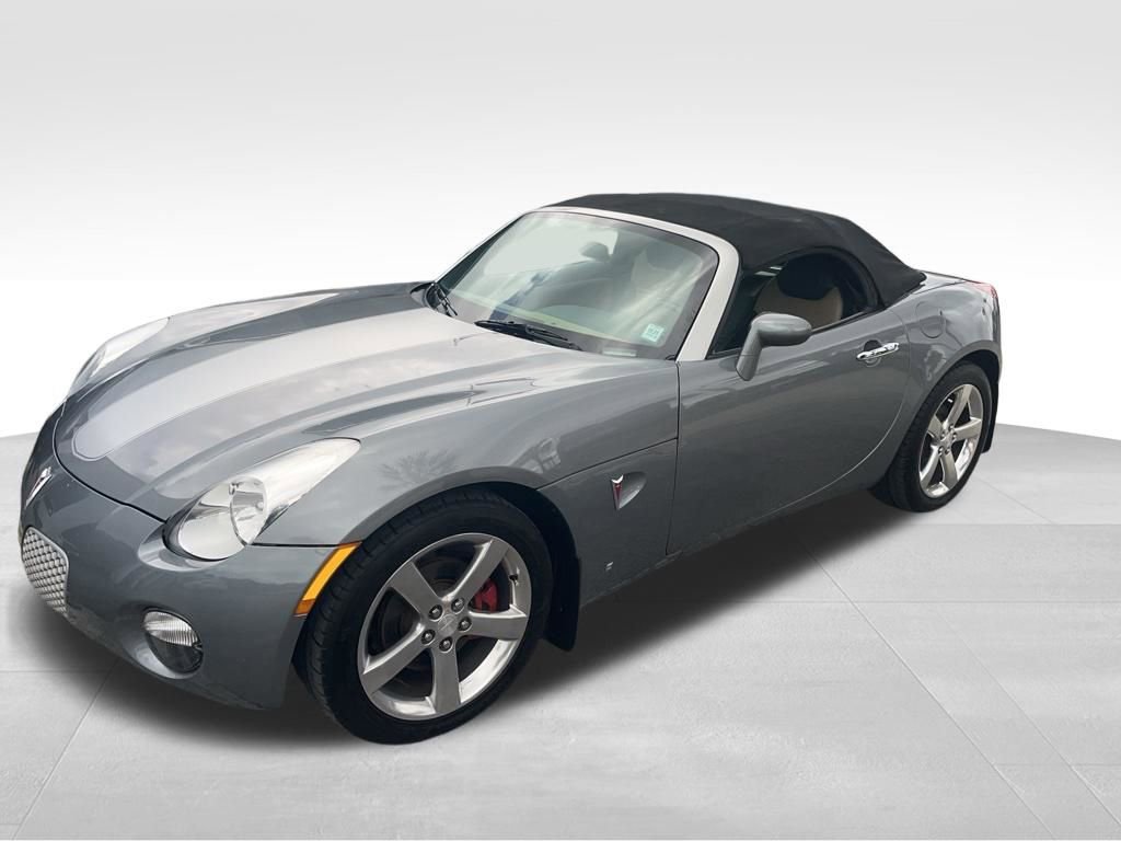 Used 2006 Pontiac Solstice Convertible w/ Premium Package RWD image 2