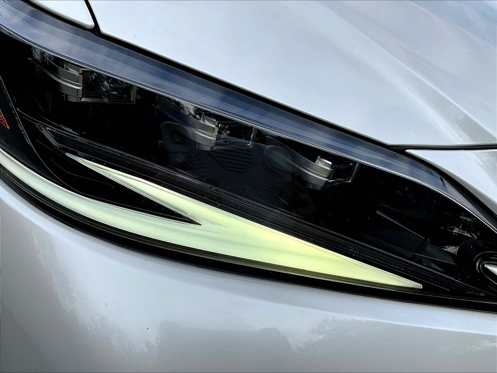 Used 2023 Lexus ES 300h w/ Accessory Package (Z2) FWD image 32
