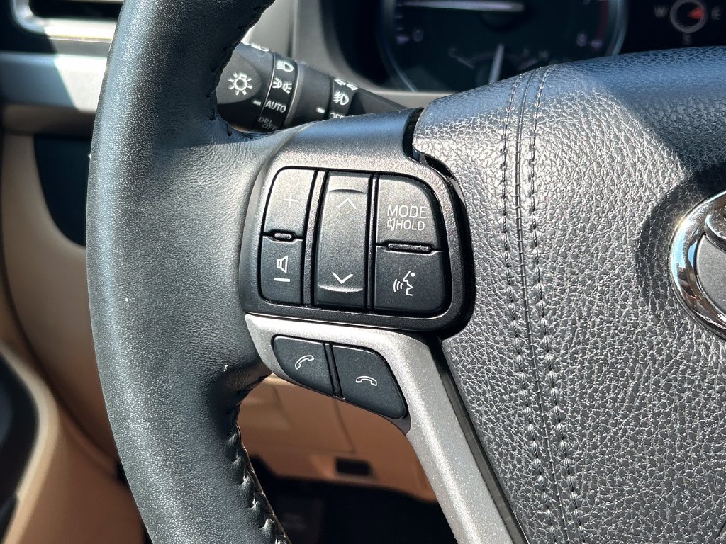 Used 2019 Toyota Highlander XLE FWD image 37