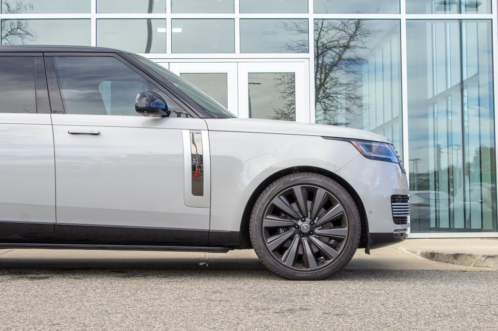 Used 2023 Land Rover Range Rover SV AWD/4WD image 5