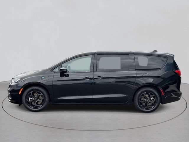 Used 2022 Chrysler Pacifica Touring-L w/ S Appearance Package FWD video 2