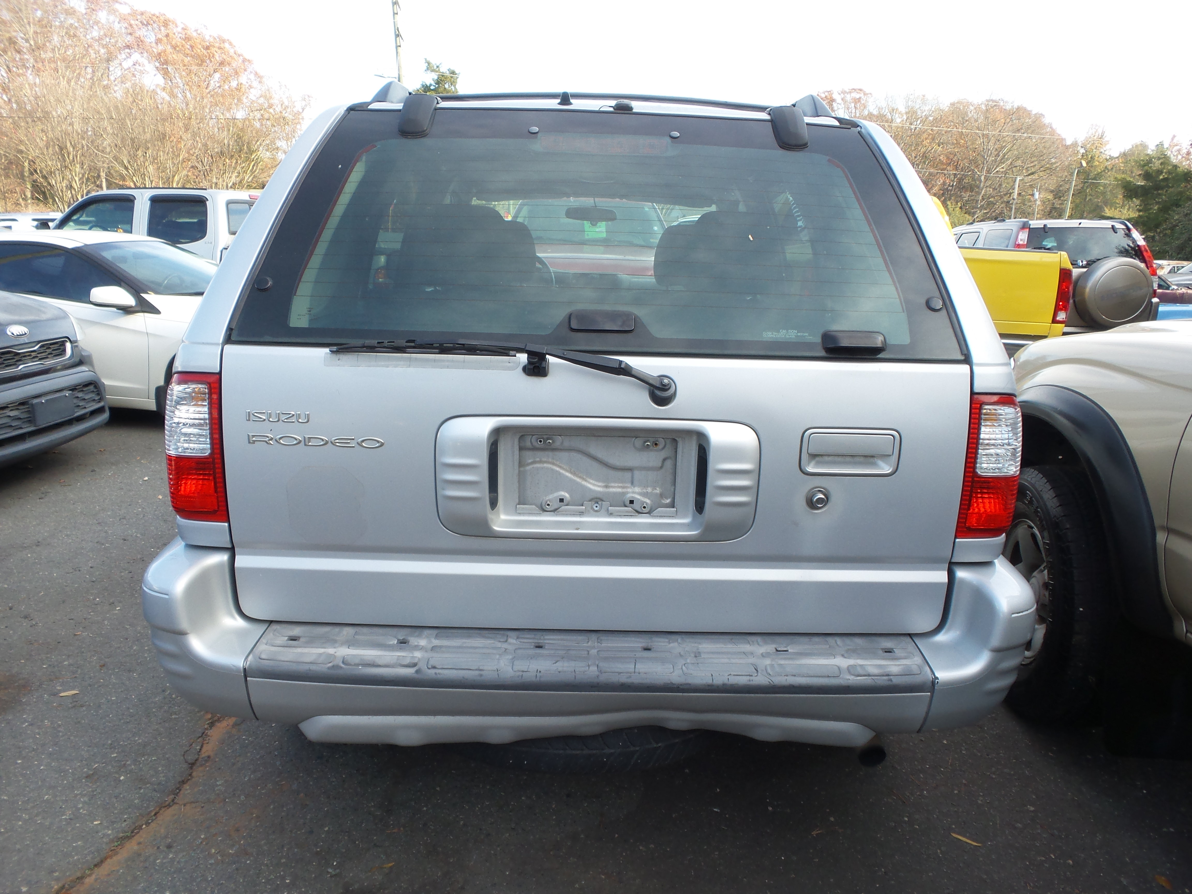 Used 2001 Isuzu Rodeo S RWD image 4