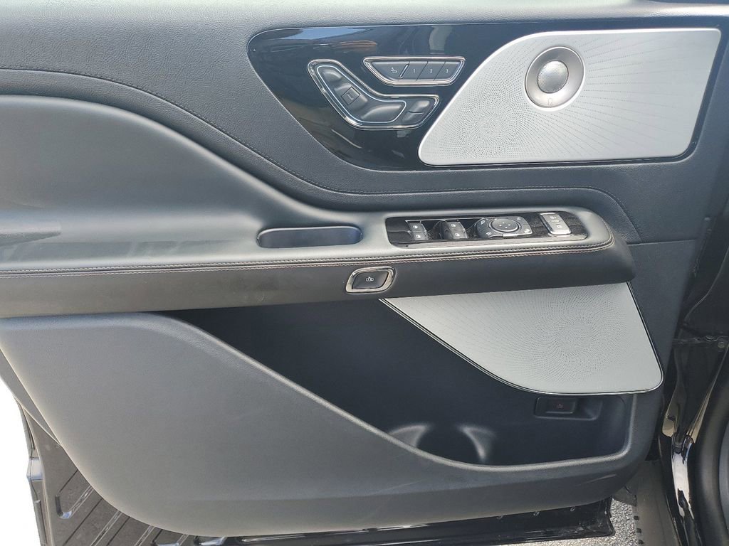 New 2025 Lincoln Aviator Reserve w/ Luxury Package RWD image 19