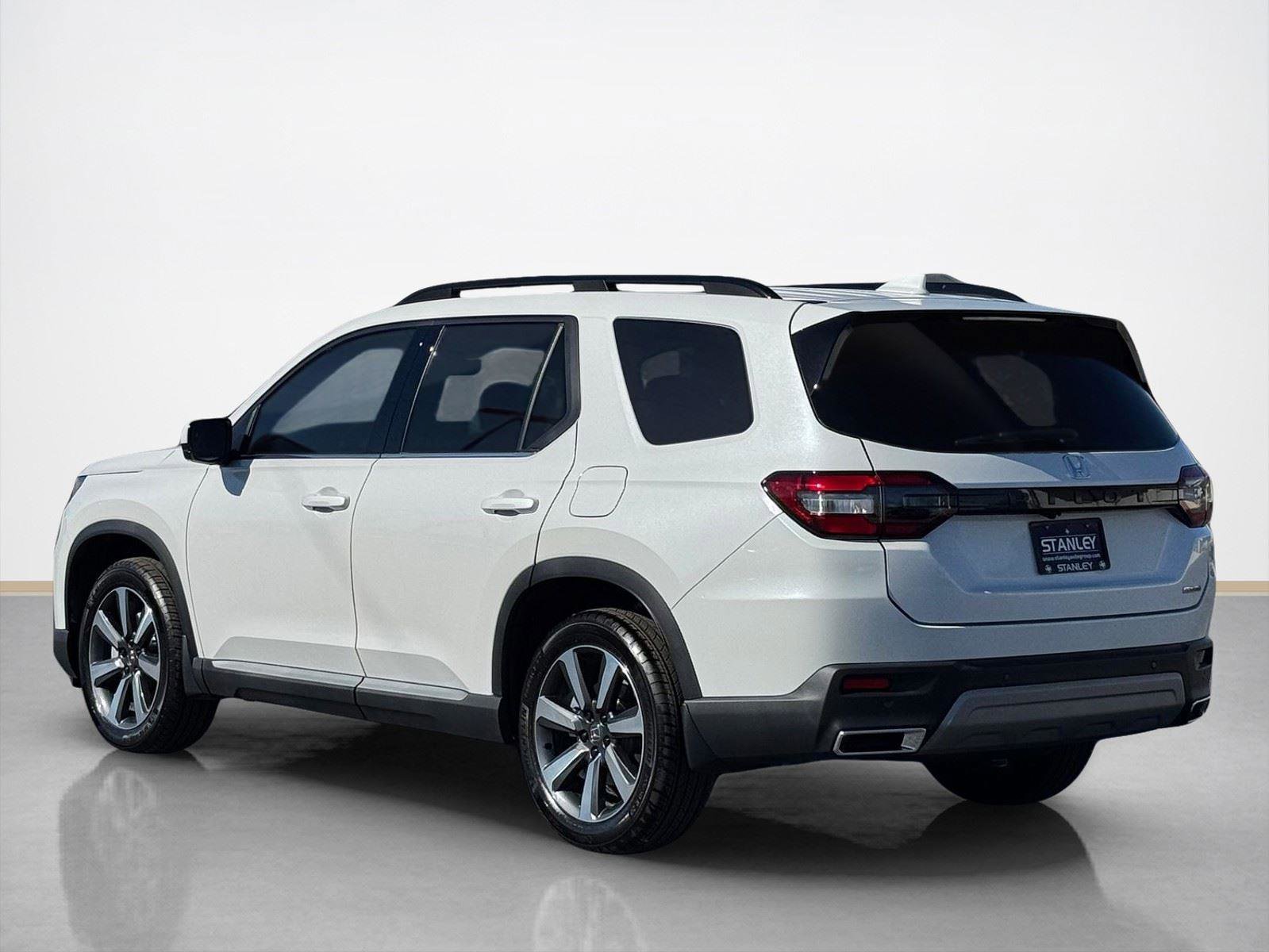 Used 2025 Honda Pilot Touring image 5