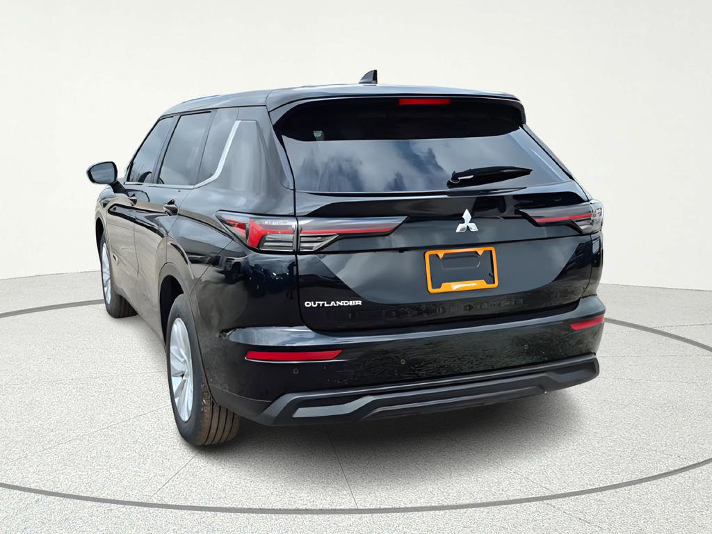New 2026 Mitsubishi Outlander ES image 5
