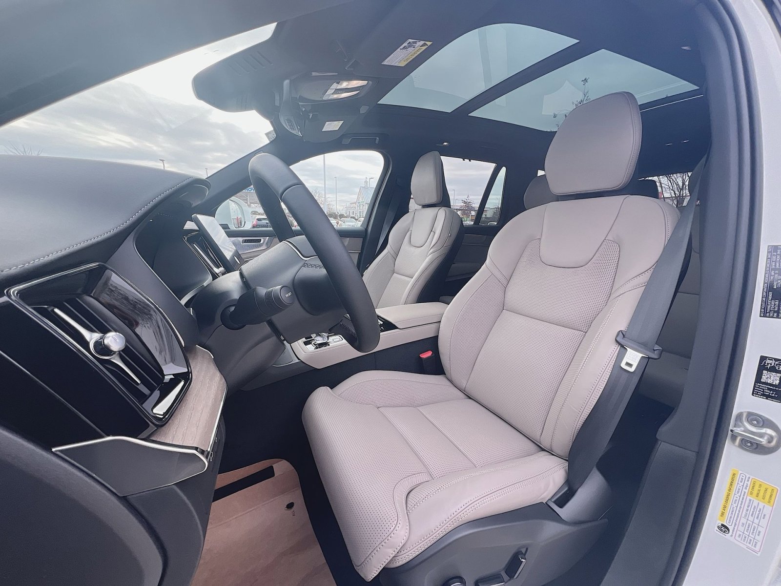 New 2026 Volvo XC90 T8 Ultra w/ Protection Package image 13