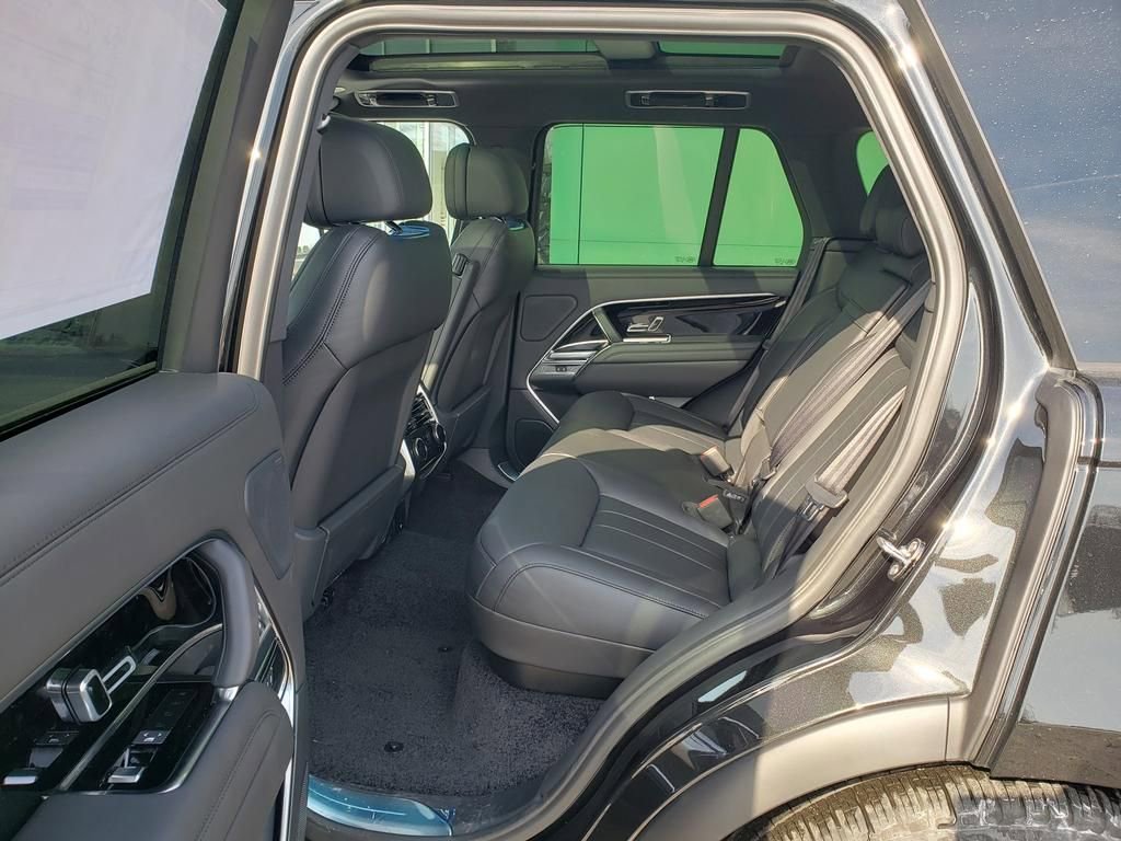 New 2026 Land Rover Range Rover SE image 11