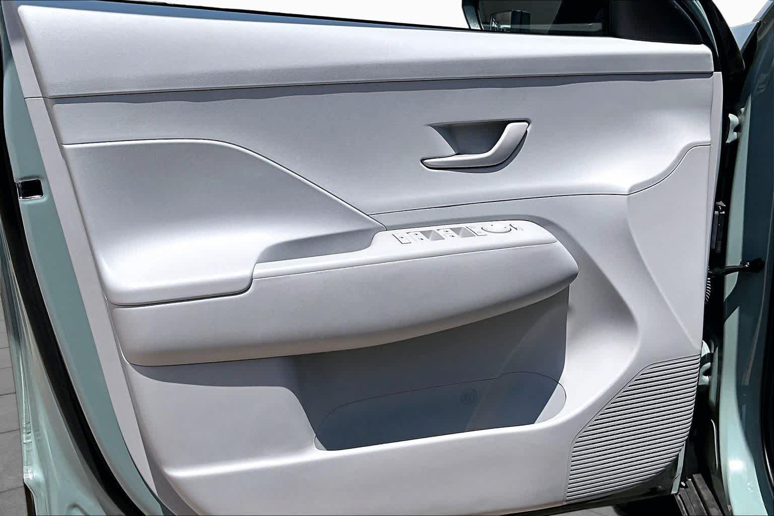Used 2025 Hyundai Kona SEL FWD image 23
