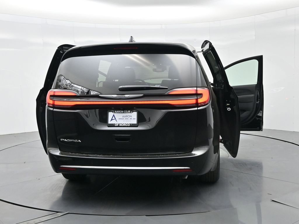 New 2026 Chrysler Pacifica Select image 33