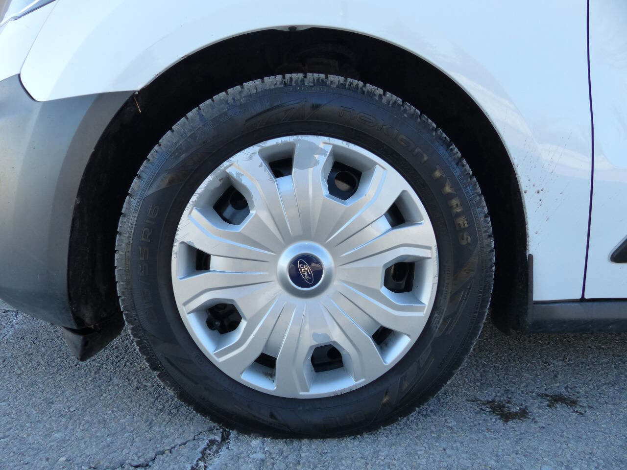 Used 2020 Ford Transit Connect XL image 11