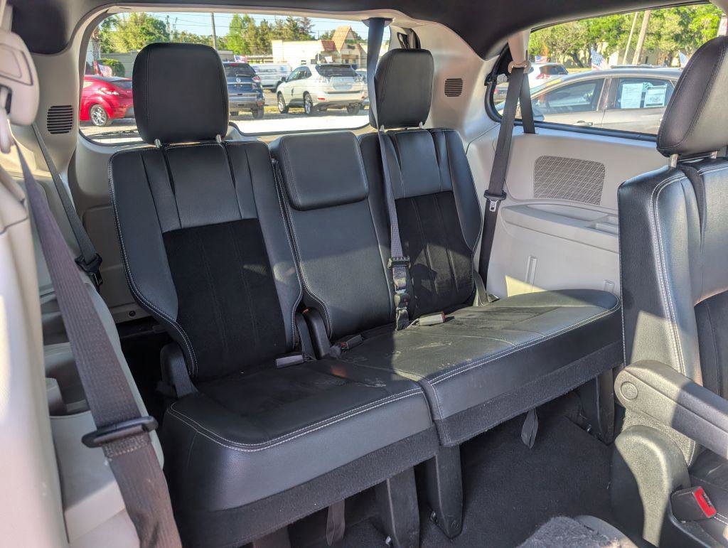 Used 2018 Dodge Grand Caravan SXT image 13