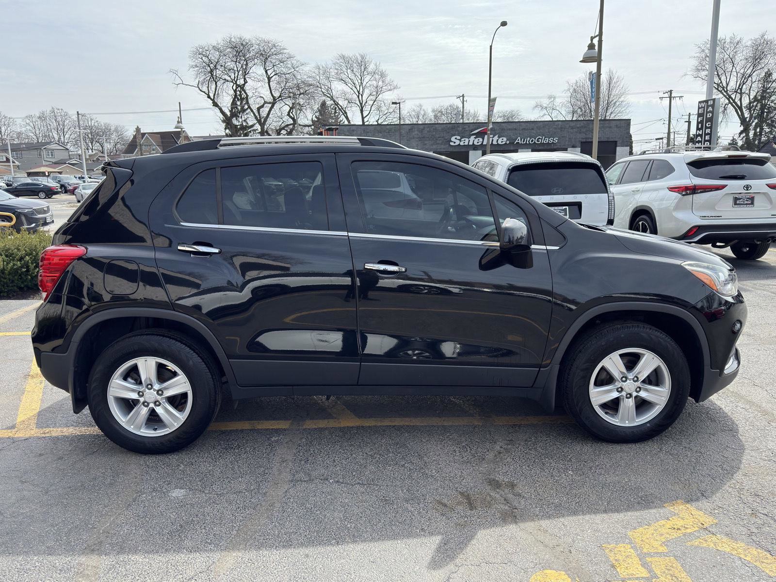 Used 2019 Chevrolet Trax LT w/ LT Convenience Package AWD/4WD image 12