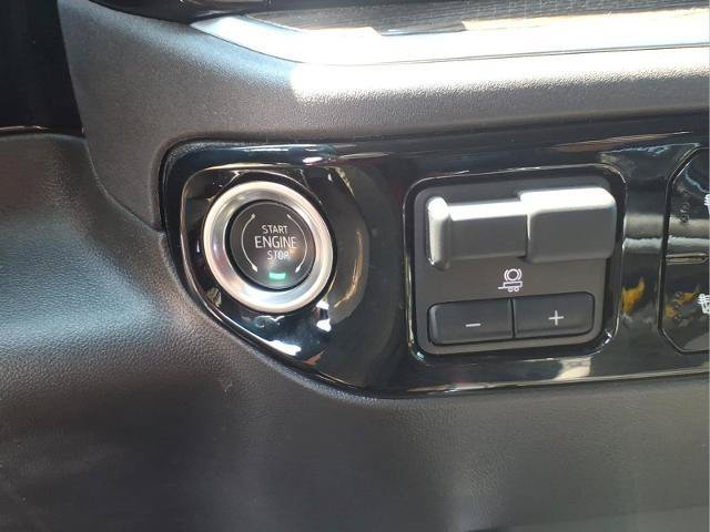 Used 2025 Chevrolet Silverado 1500 LT Trail Boss w/ Convenience Package II AWD/4WD image 15