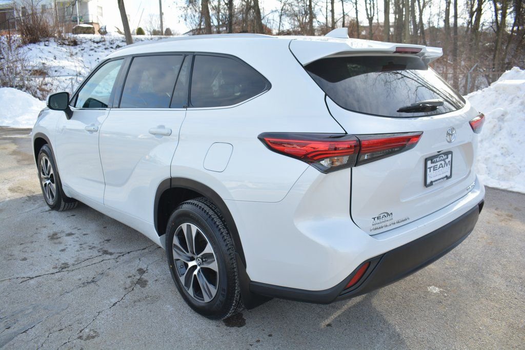 Used 2022 Toyota Highlander XLE image 7