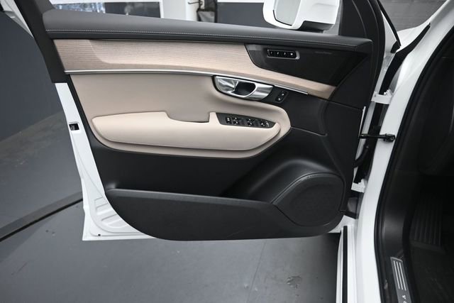 Used 2026 Volvo XC90 B6 Plus w/ Protection Package Premier AWD/4WD image 18