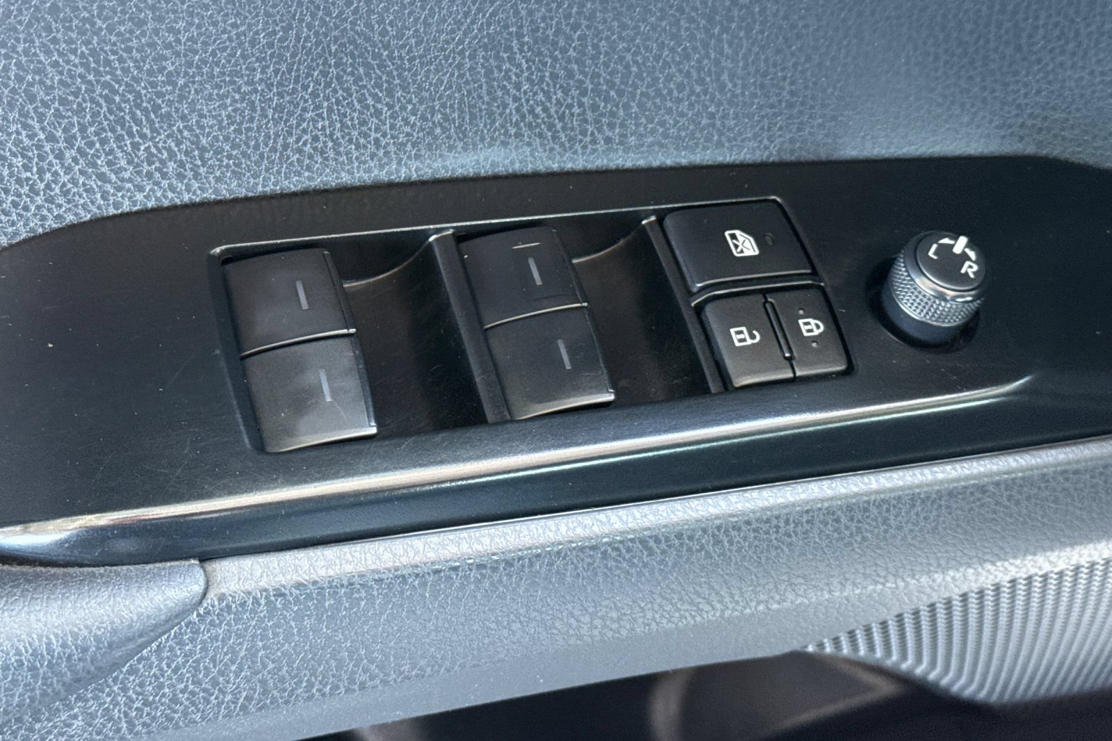 Used 2025 Toyota Camry LE FWD image 18