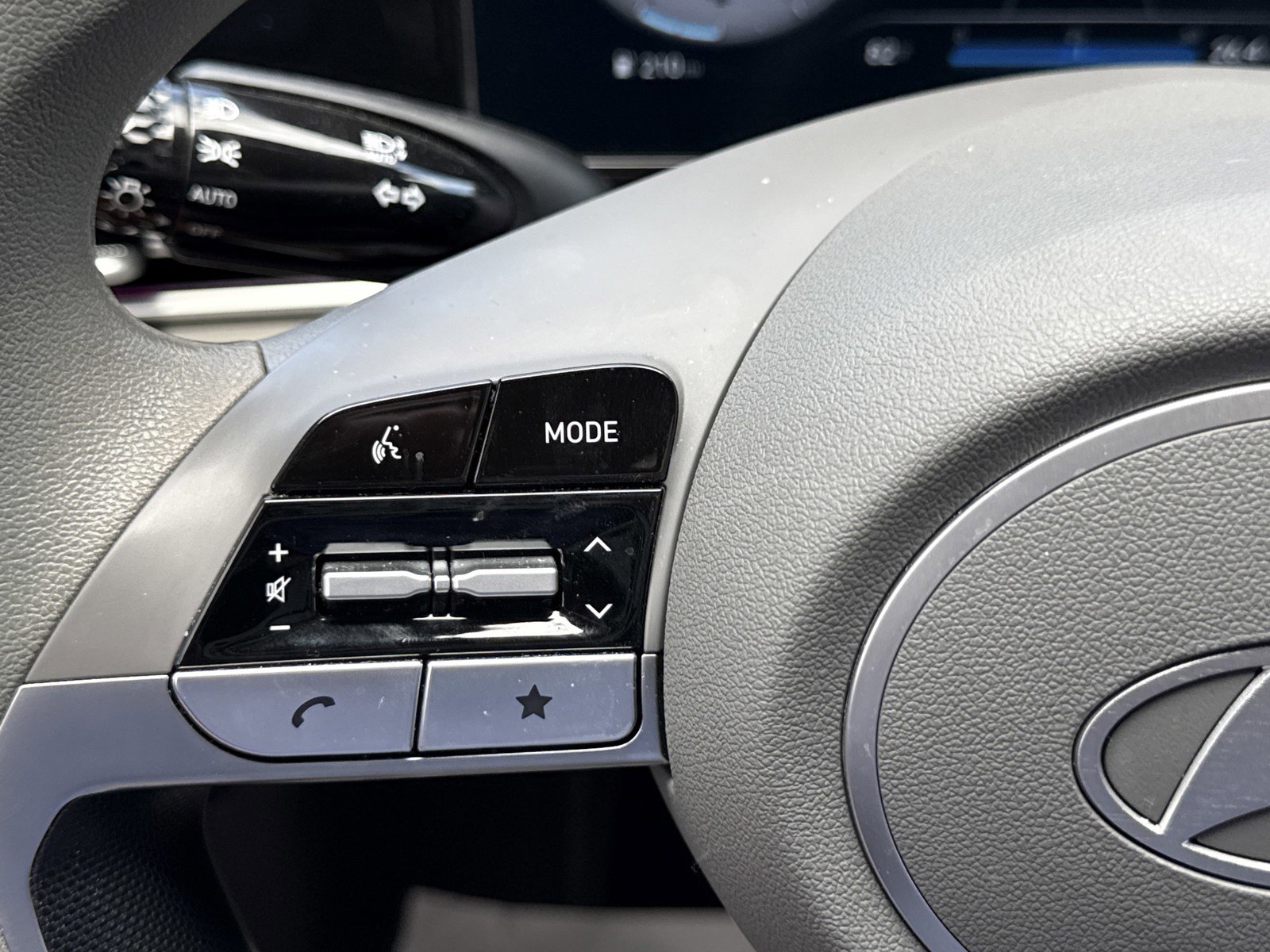 Certified 2024 Hyundai Elantra SEL image 20