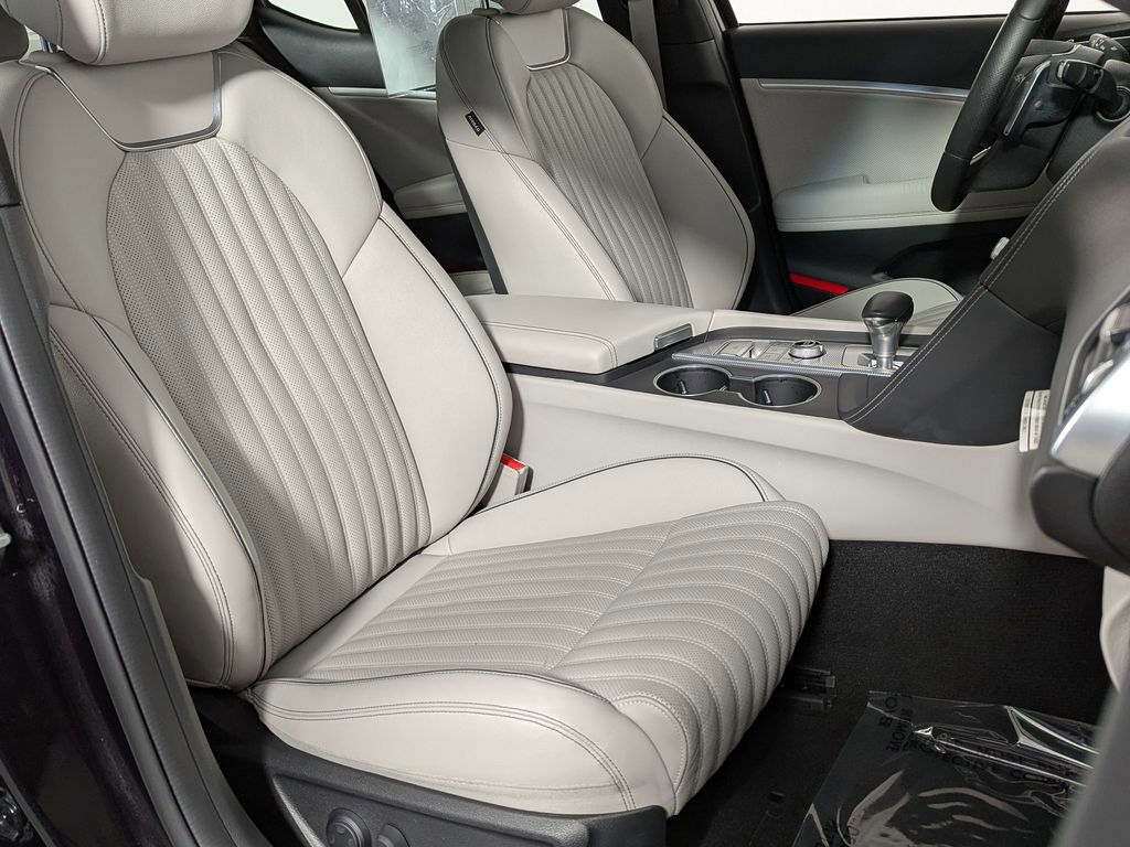Used 2022 Genesis G70 2.0T w/ Prestige Package RWD image 23
