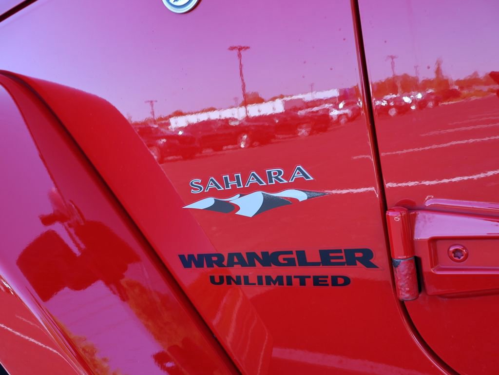 Used 2017 Jeep Wrangler Unlimited Sahara w/ Connectivity Group AWD/4WD image 15