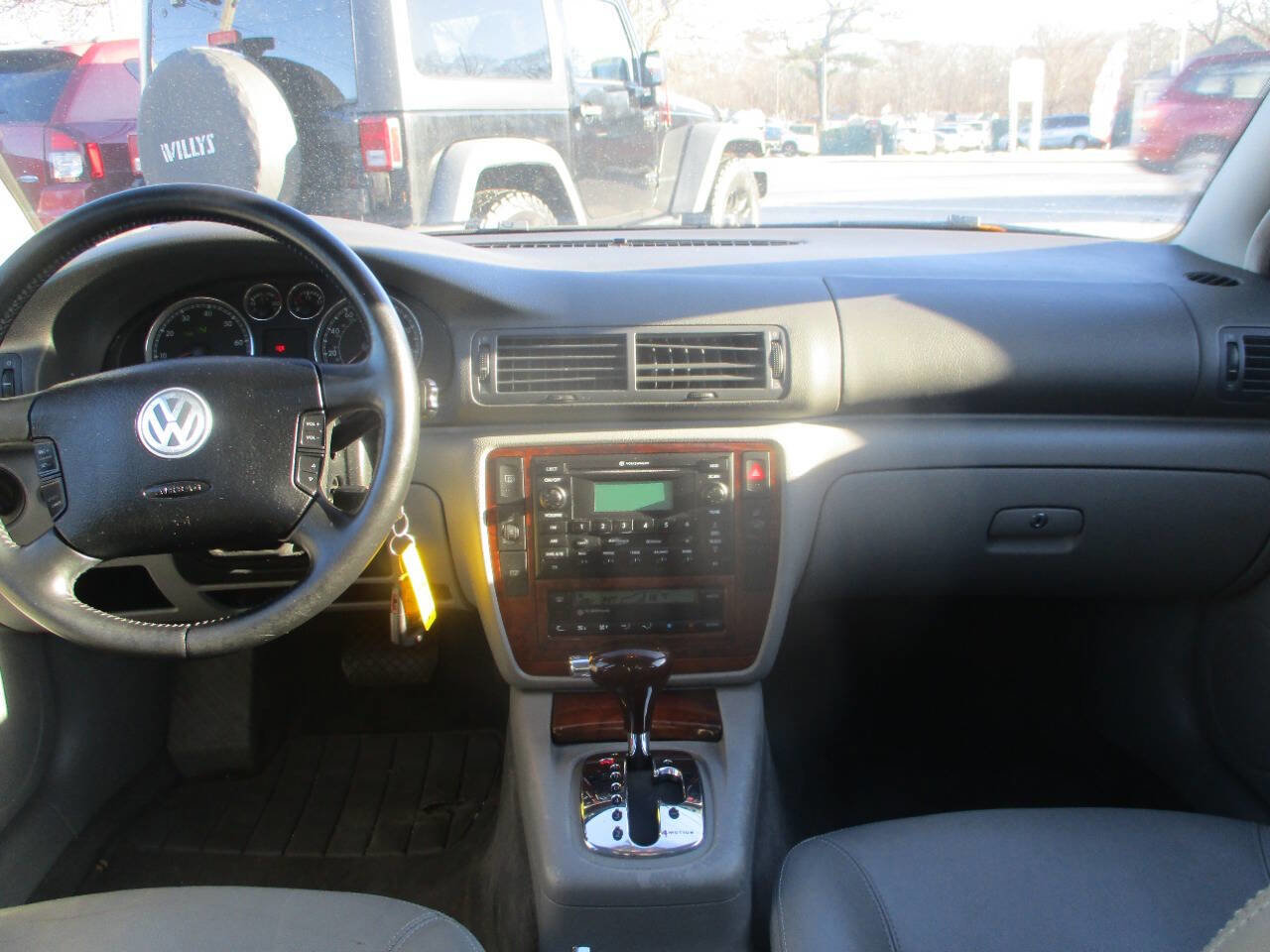 Used 2004 Volkswagen Passat GLX image 8
