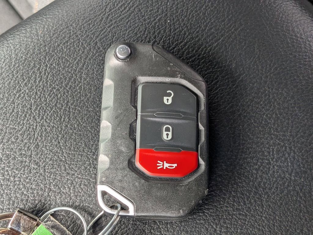 Used 2025 Jeep Gladiator Sport image 30