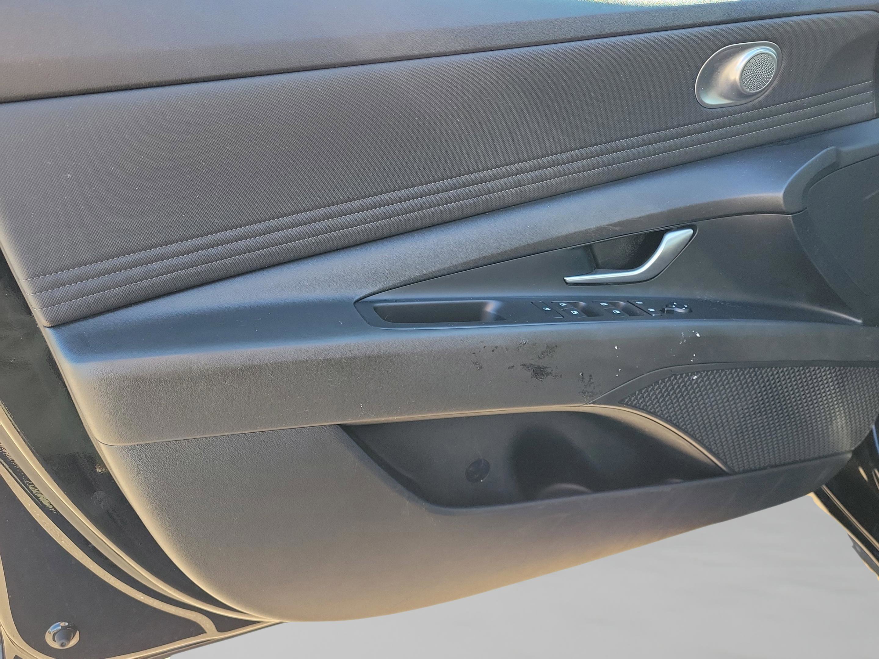 Used 2023 Hyundai Elantra SEL w/ Convenience Package image 27