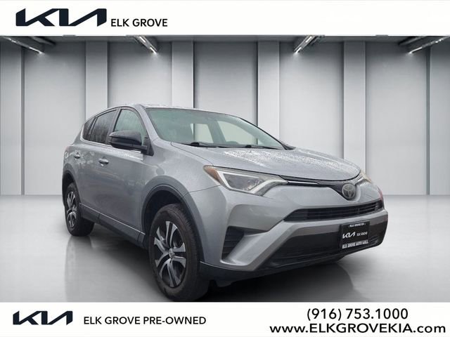 Used 2018 Toyota RAV4 LE image 1