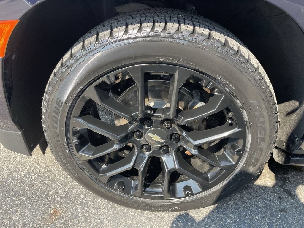 Used 2023 Chevrolet Suburban High Country AWD/4WD image 2