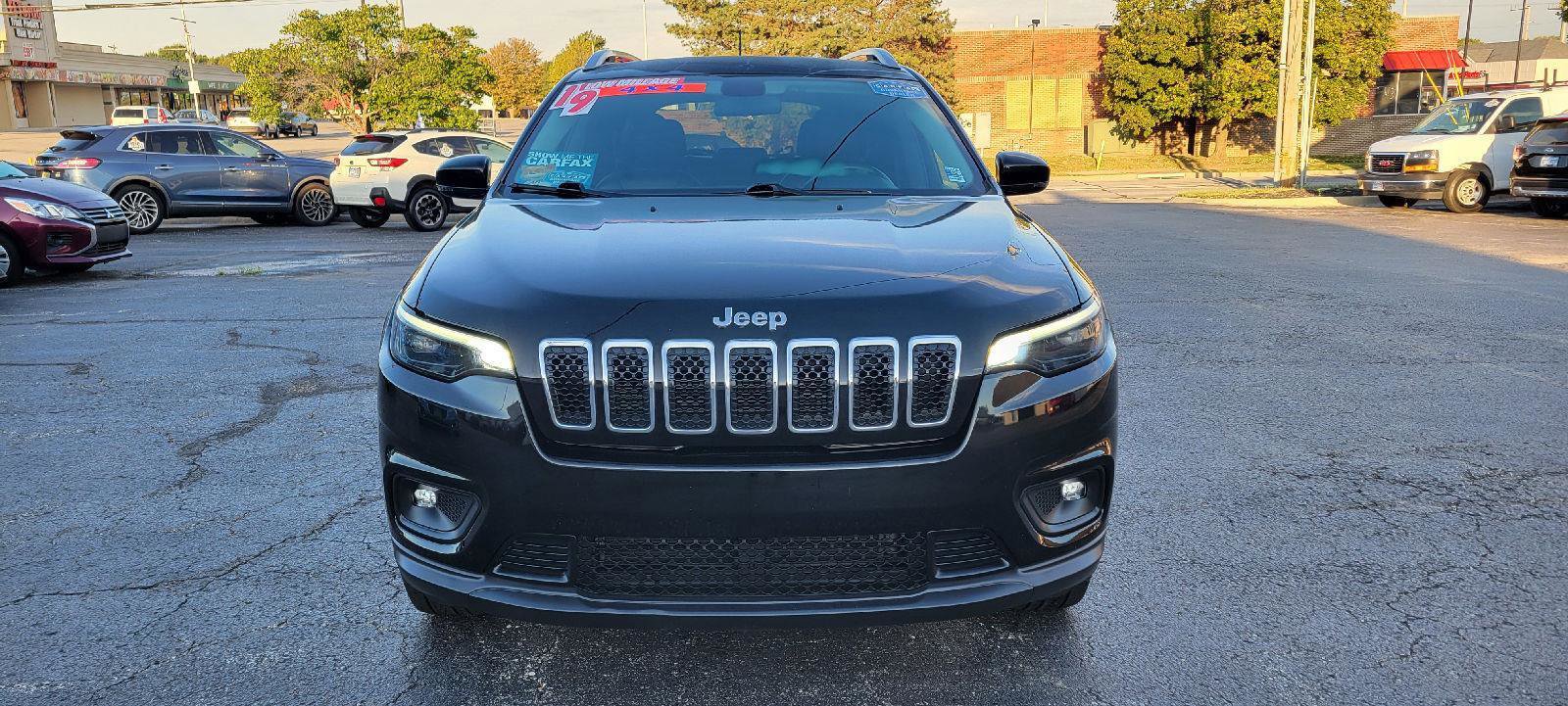 Used 2019 Jeep Cherokee Latitude Plus w/ Cold Weather Group image 2