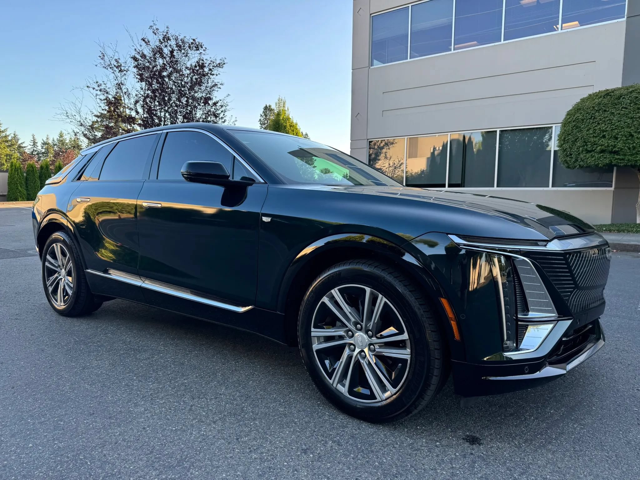 Used 2024 Cadillac Lyriq Luxury AWD/4WD image 1